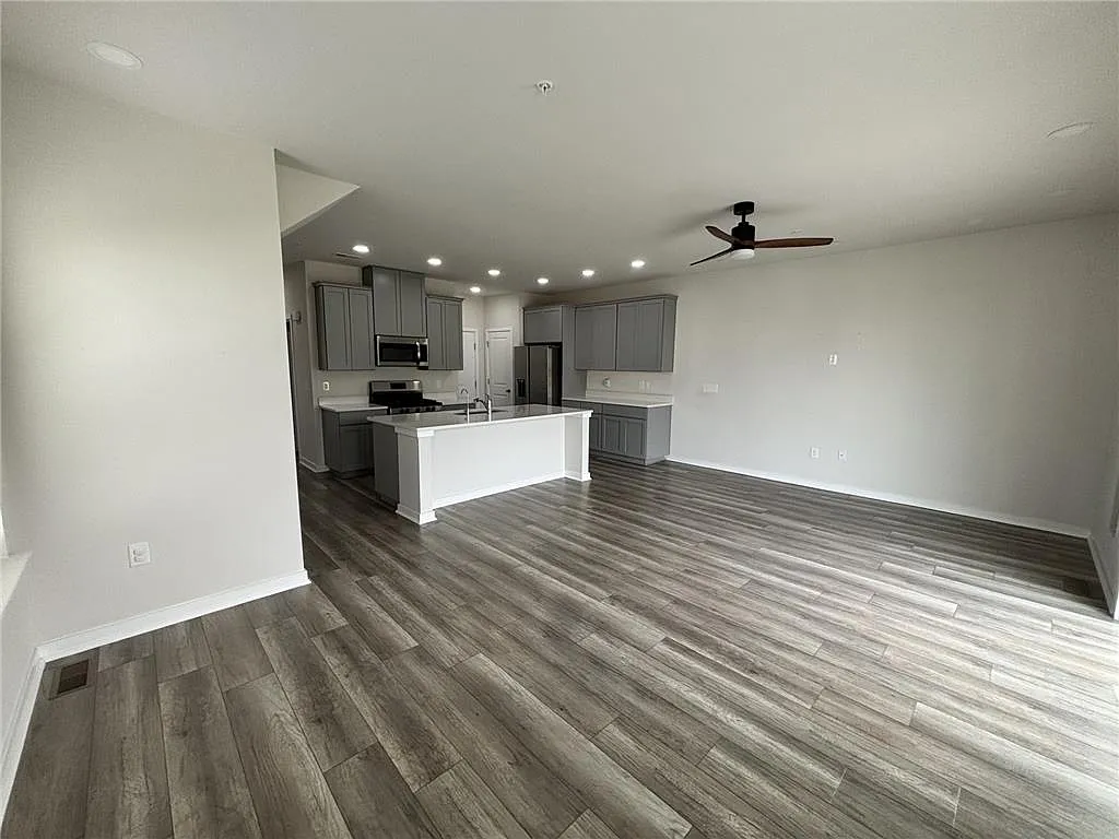3 bed, 3.5 bath, 2174 sqft, $2,950 — Photo 4
