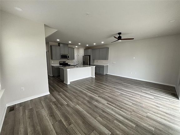 4th image of 7569 Clayton Ave