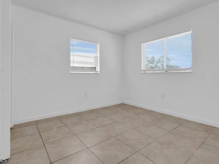 5534 7th Ave — Photo 10