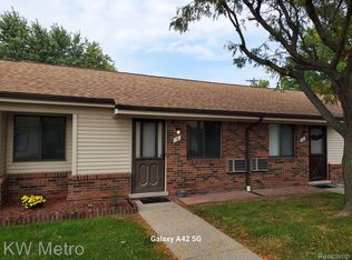 30010 Utica Rd APT 5, Roseville, MI 48066