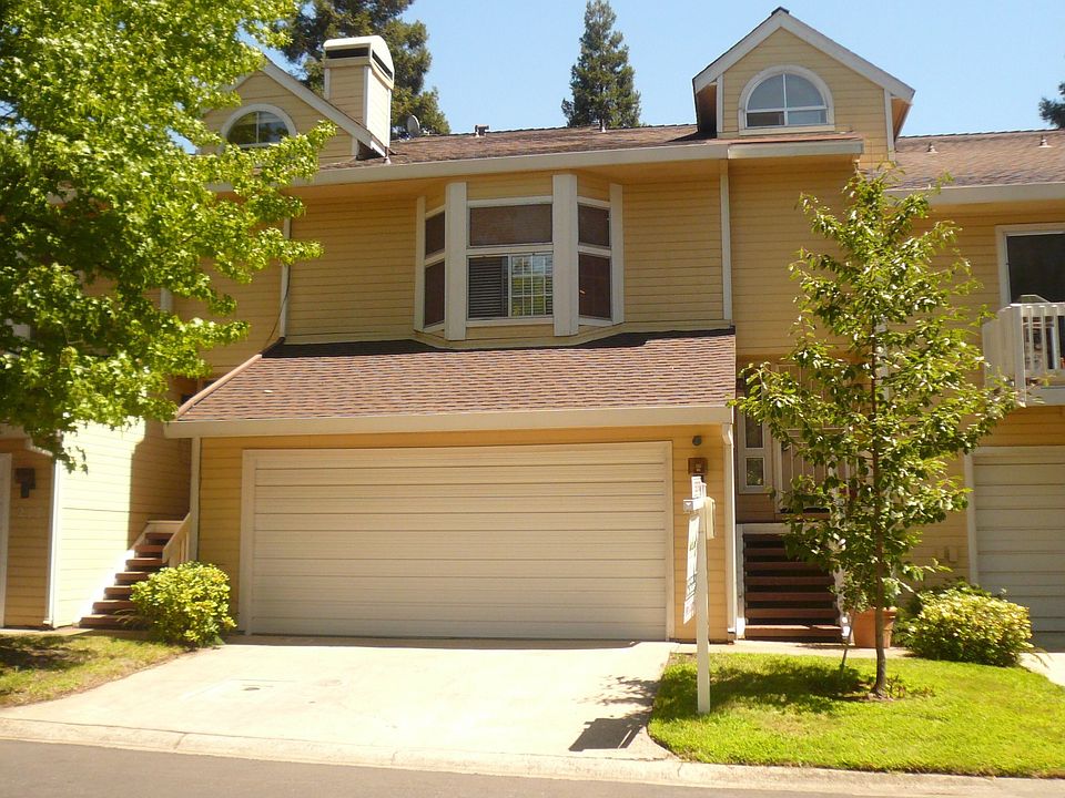 1st image of 215 Live Oak Cir