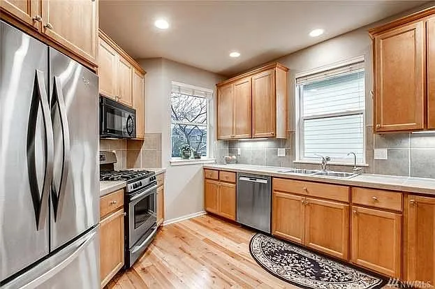 2527 NE Larchmount St — Photo 14