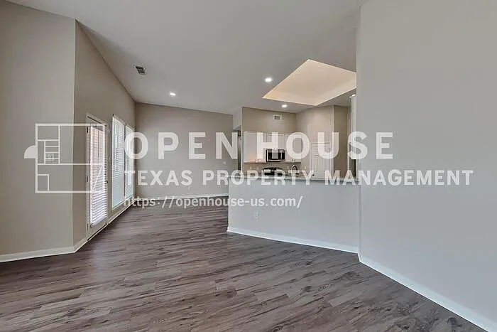 3 bed, 2.0 bath, 2302 sqft, $2,350 — Photo 4