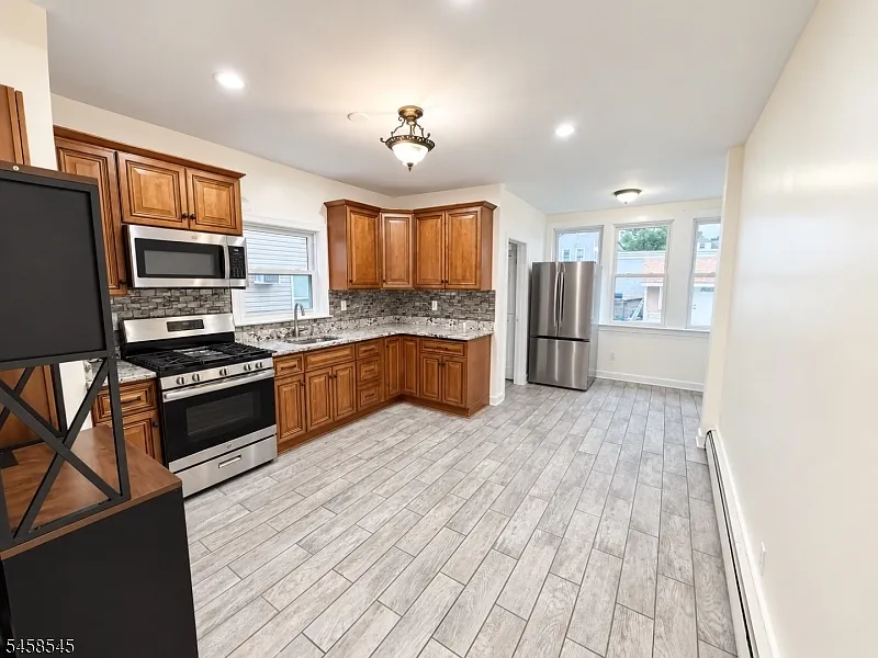 2 bed, 1.0 bath, $2,400 — Photo 4