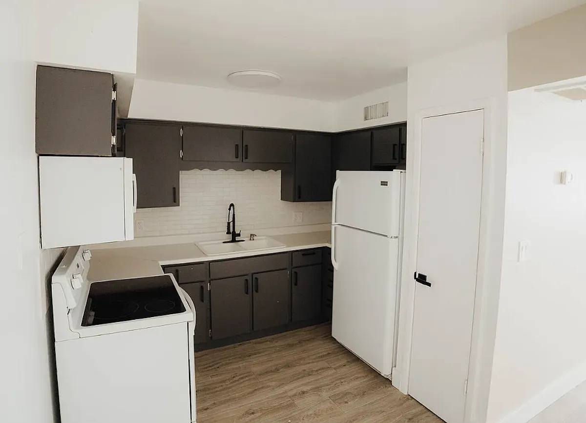 The Apache Village Apartments — Photo 3