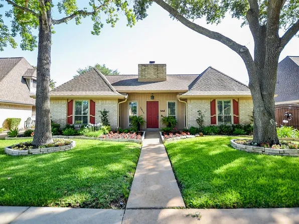 2915 Edgewood Dr, Sugar Land, TX 77479