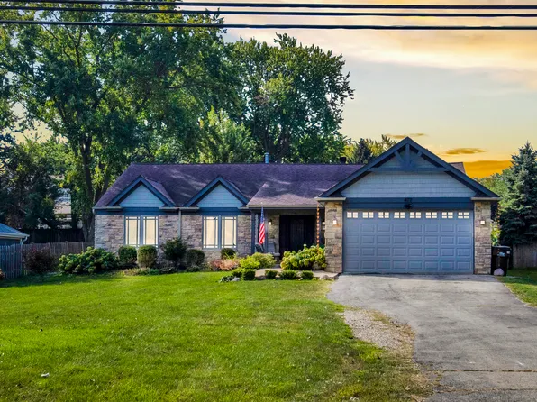 477 Grand Ave, Lake Zurich, IL 60047