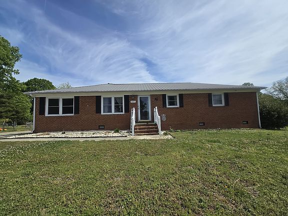 2nd image of 3117 Smith Farm Rd