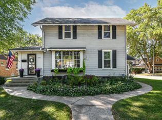 1737 N 71st St, Wauwatosa, WI 53213