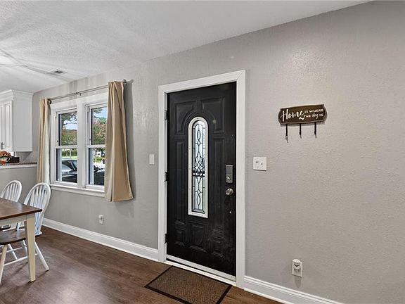 4th image of 3835 Lenoir Cir