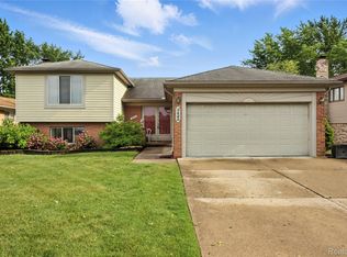 3422 Gloucester Dr, Sterling Heights, MI