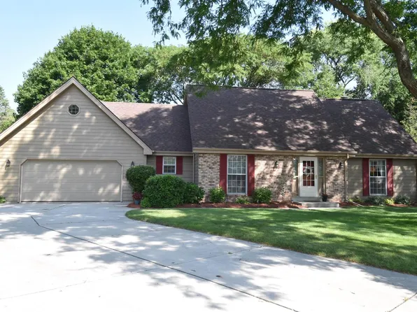 1726 Cypress DRIVE, Grafton, WI 53024