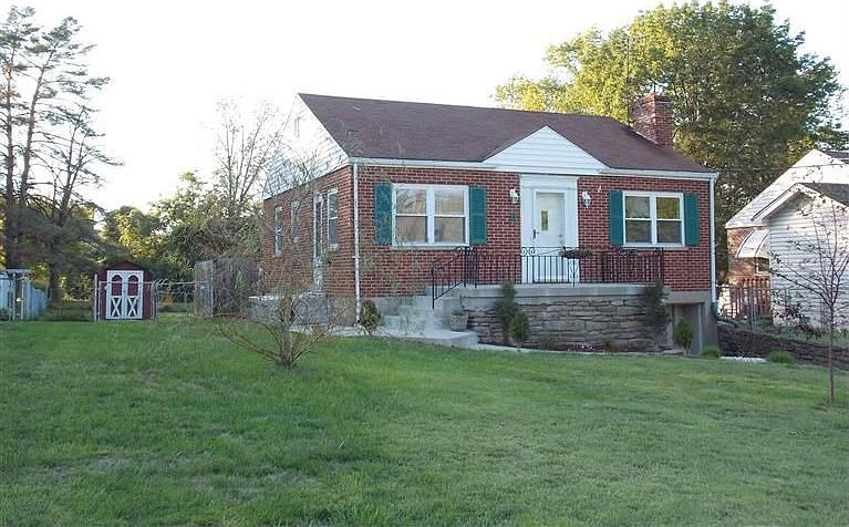 1st image of 8 Sweetbriar Ave