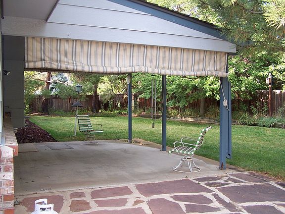 Private Deck/Rear yard