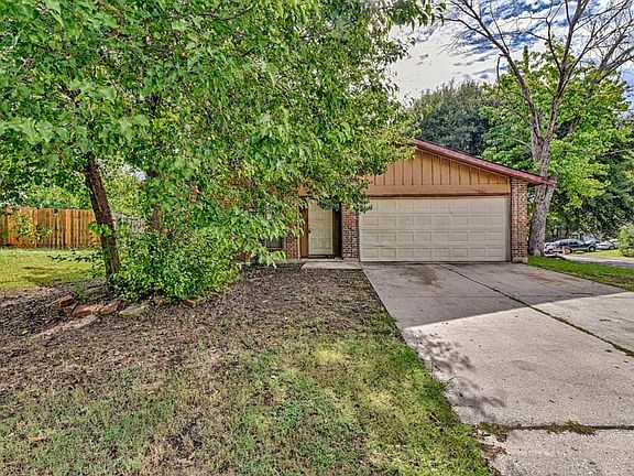 2nd image of 1722 Limetree Ln