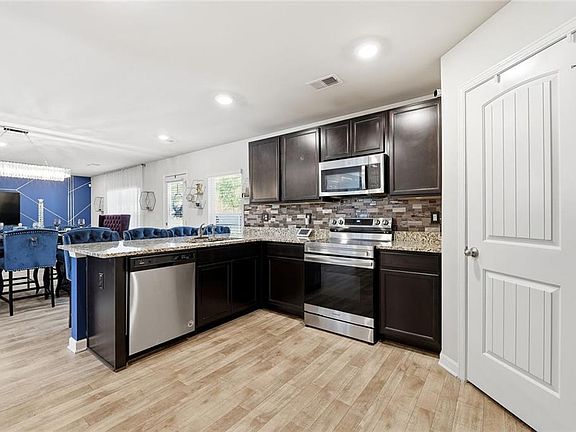5th image of 55 Twin Lakes Dr