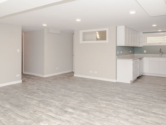5th image of 2247 W Estes Ave #G