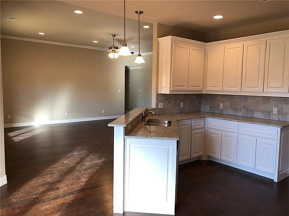 5th image of 117 Wildflower Dr