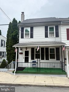 37 E Savory St, Pottsville, PA, 17901