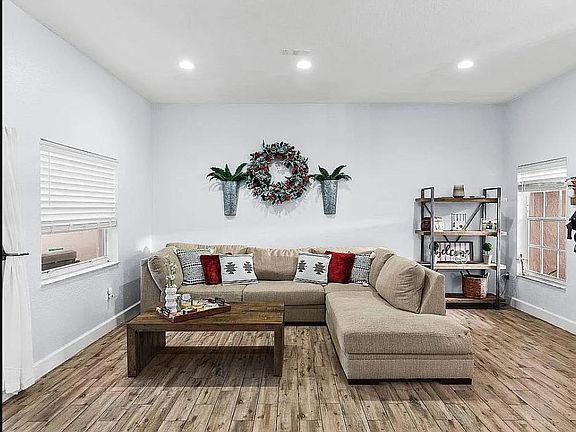 5th image of 565 NW 129th Way