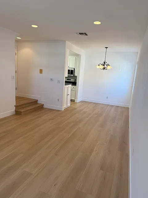 2 bed, 1000 sqft, $3,495 — Photo 2