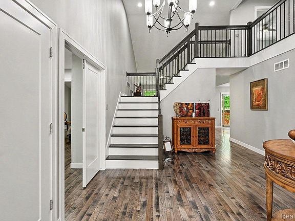 5th image of 2202 Elm Cir