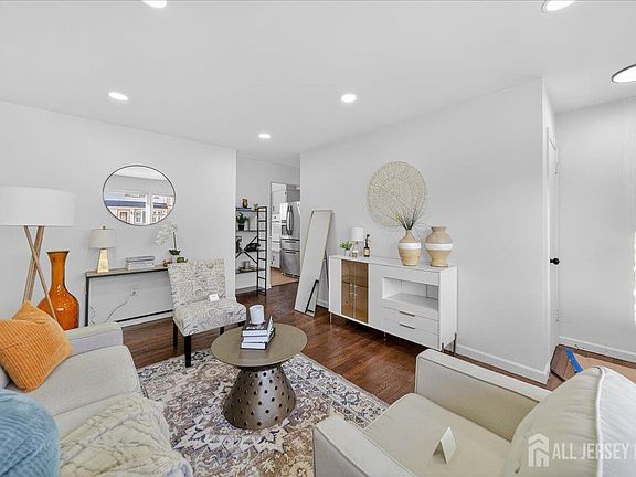 3rd image of 2 Olive St