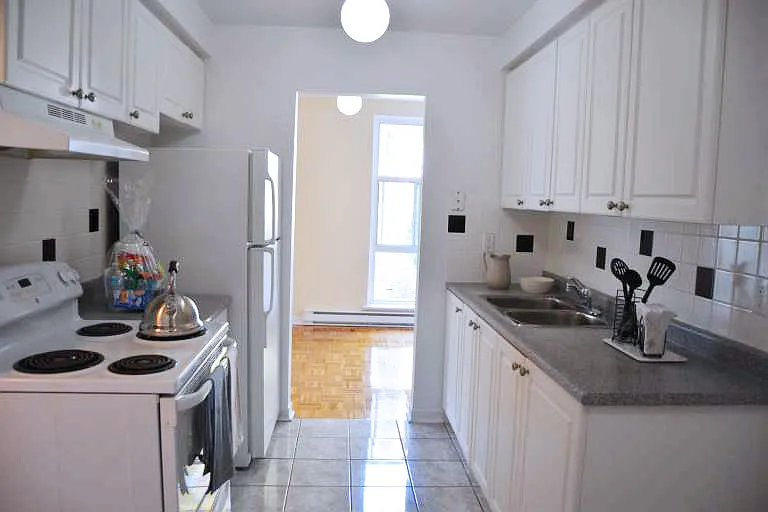 Forestview Townhomes: 2020-2077 Barsuda Drive, 2025 Ambridge Court — Photo 2
