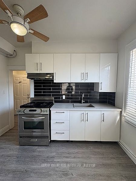 1st image of 930 Saint Clair Ave W #301