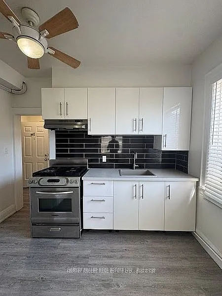 930 Saint Clair Ave W #301