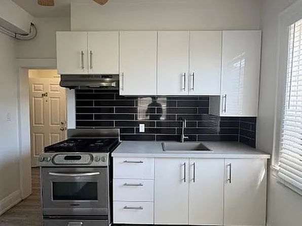 930 Saint Clair Ave W #301, Toronto, ON M6C 1C8