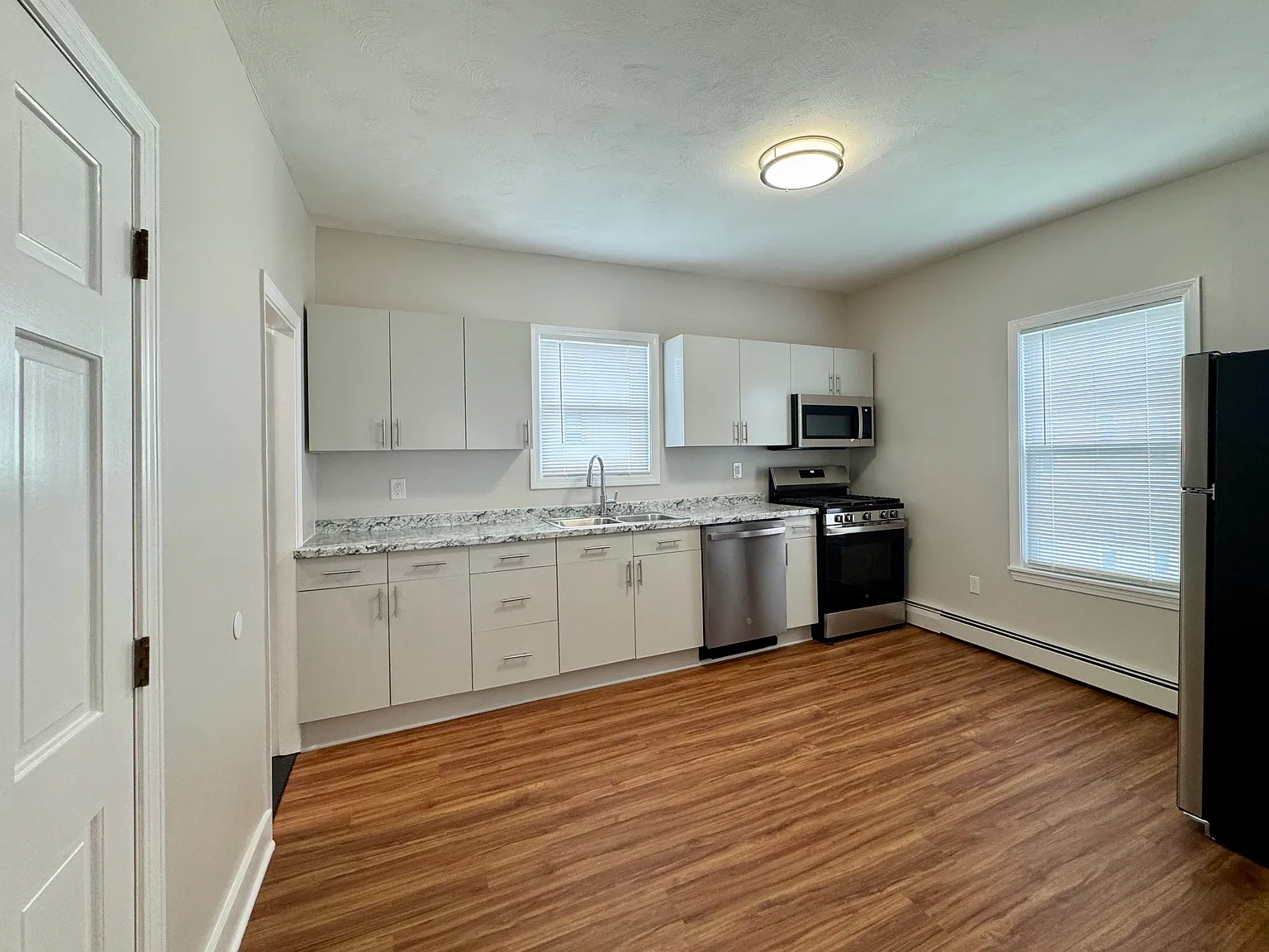 2 bed, 800 sqft, $2,000 — Photo 4