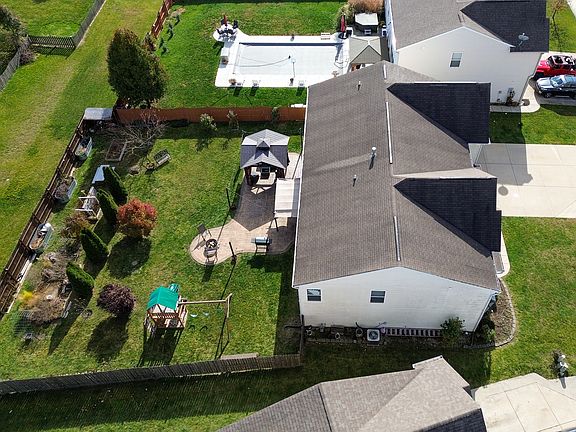 2nd image of 3655 Pickwick Cir