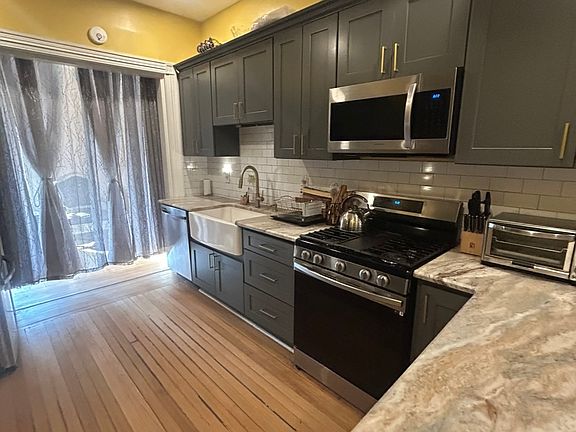 4th image of 39 S Lake Ave APT 2