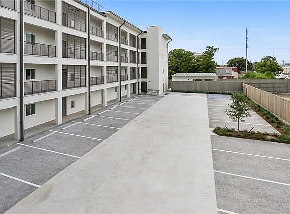 4th image of 2100 Saint Thomas St APT 407