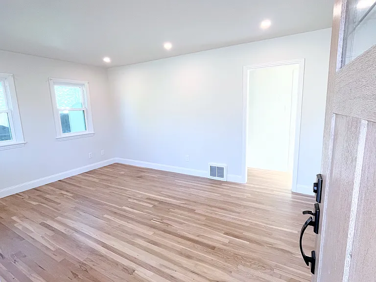 917 E Willamette Ave — Photo 8