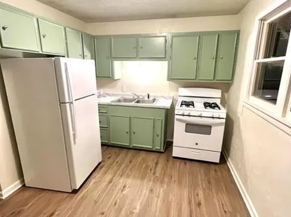 303 N 4th St #8, Nederland, TX 77627