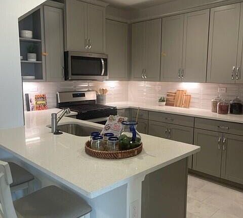 4th image of 712 CHERRY ELM Drive