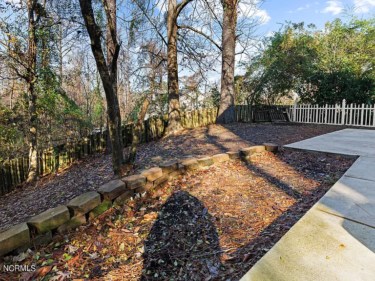 135 Greenford Pl — Photo 14