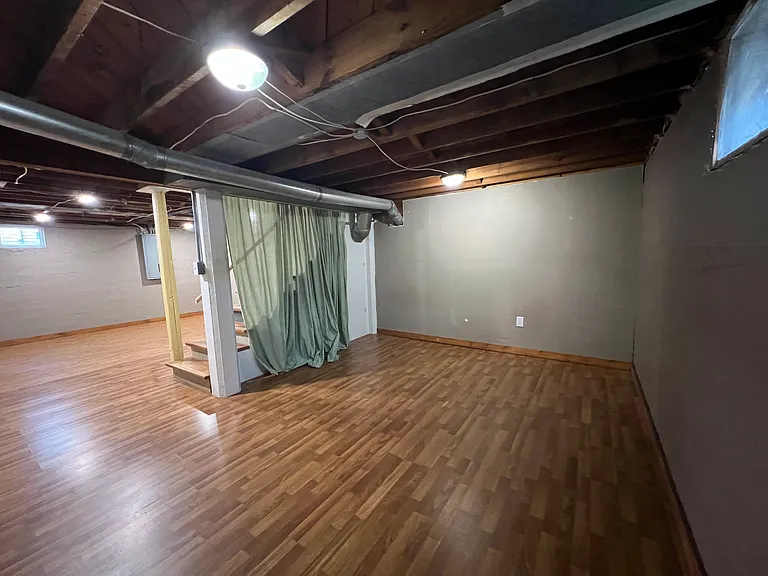 221 Henderson St — Photo 29