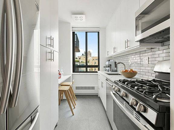 4th image of 171 E 84th St APT 16D