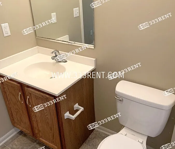 404 Freeman Ave — Photo 7