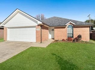 7449 Arbor Park Dr, Fort Worth, TX 76120