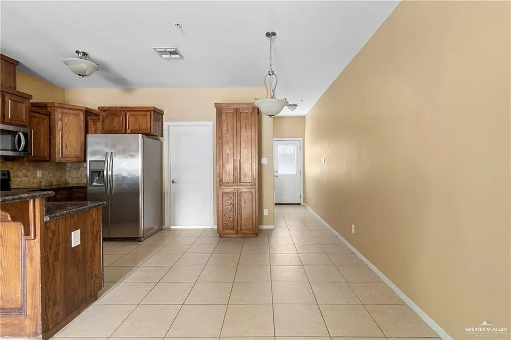 3 bed, 2.5 bath, 1501 sqft, $1,250 — Photo 4