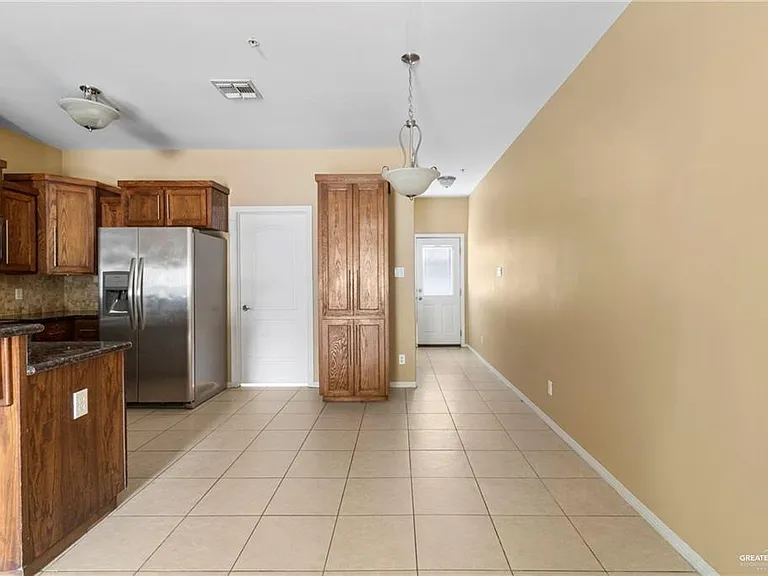 3005 S L St #2 — Photo 4