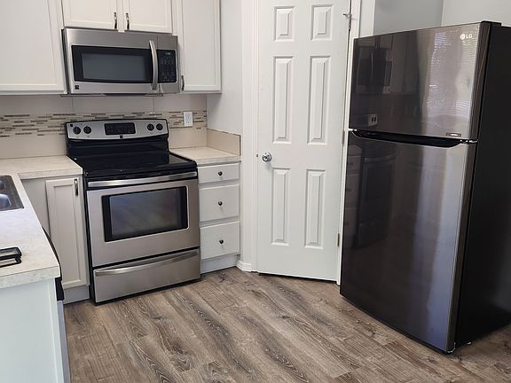 3rd image of 957 N Quartzite Ave