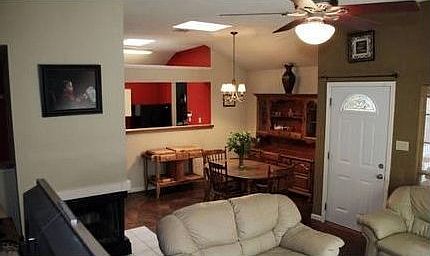 1st image of 123 Woodoak Cir