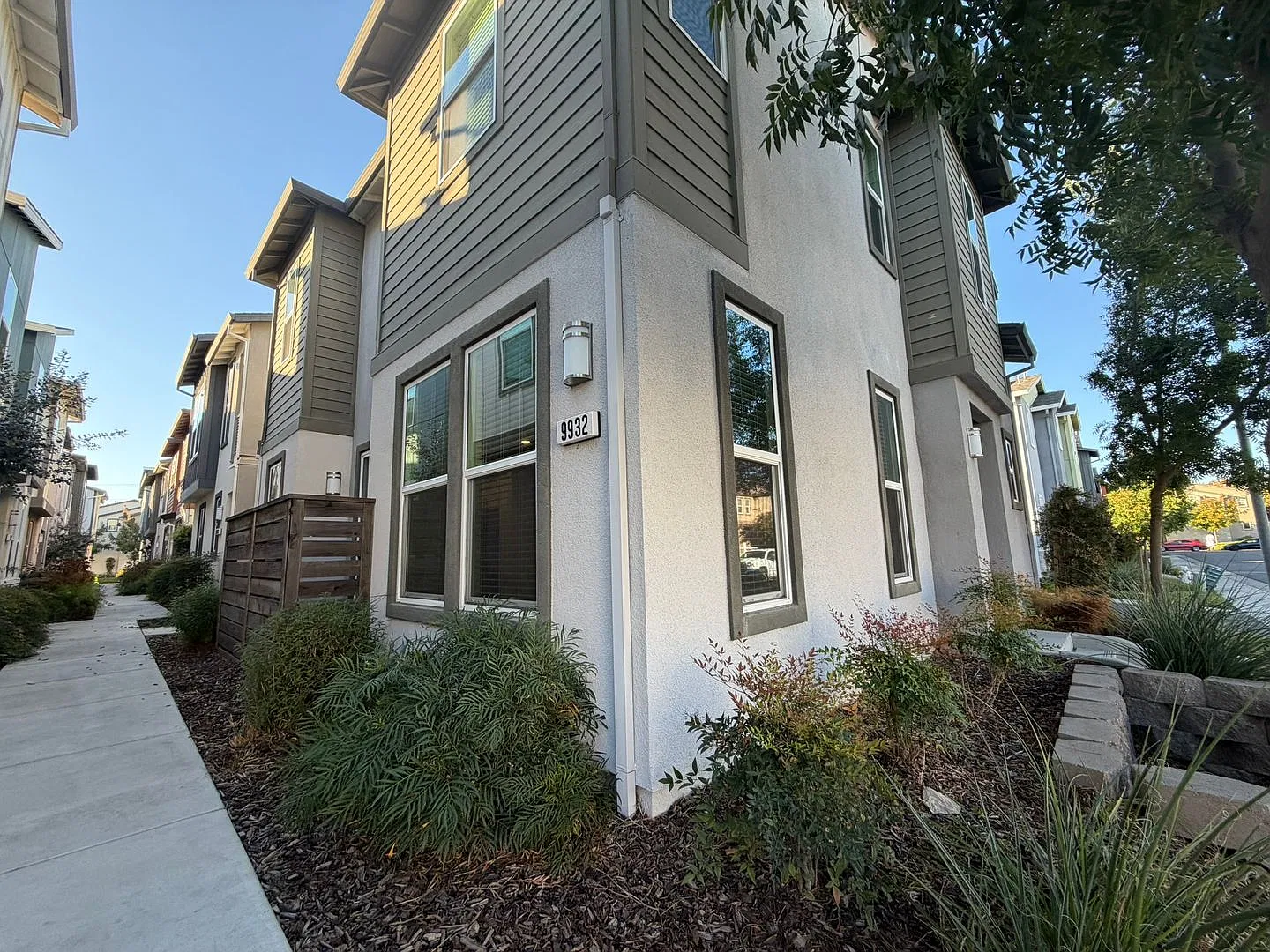 Beautiful 3-Bedroom, 2.5-Bath Home in Elk Grove Community Tesla Charging & Resort-Style Amenities! — Photo 3