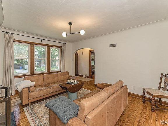 5th image of 7244 Shaftesbury Ave