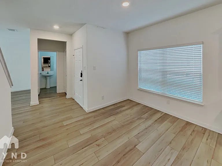10846 Emerick St — Photo 6